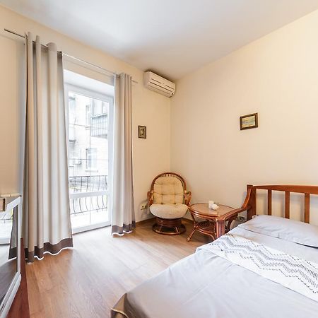 1-Room Apartments Kiev City Center Ngoại thất bức ảnh